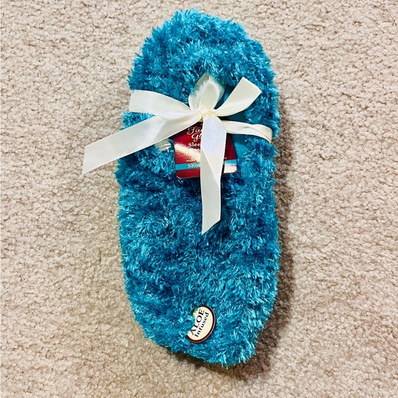 NWT ~Faded Glory house slippers size S/M - Picture 1 of 3
